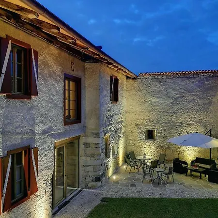 Agritur Ciastel Farm stay Sanzeno